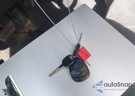 2000 Chevrolet Silverado 1500 Ls z USA, uszkodzony, nr VIN 1GCEC14VXYE112750